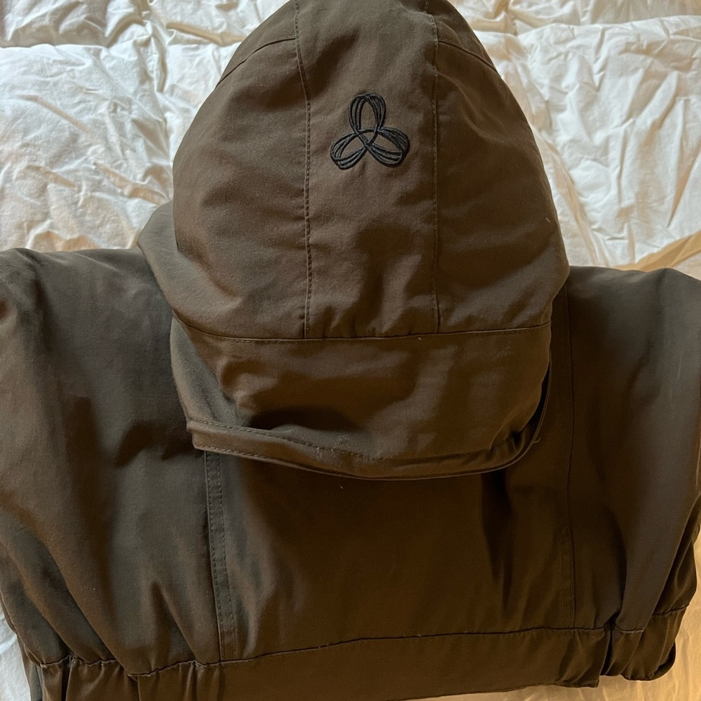 Aritzia Bancroft Parka Down Jacket in Military Green - Picture 4 of 10